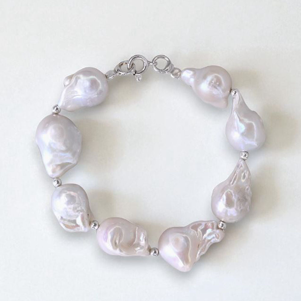 Naturl Baroque Pearl bracelet on a white background