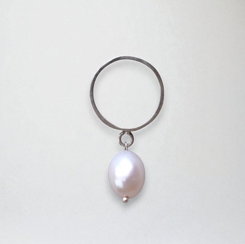 Dangling natural white pearl sterling silver ring