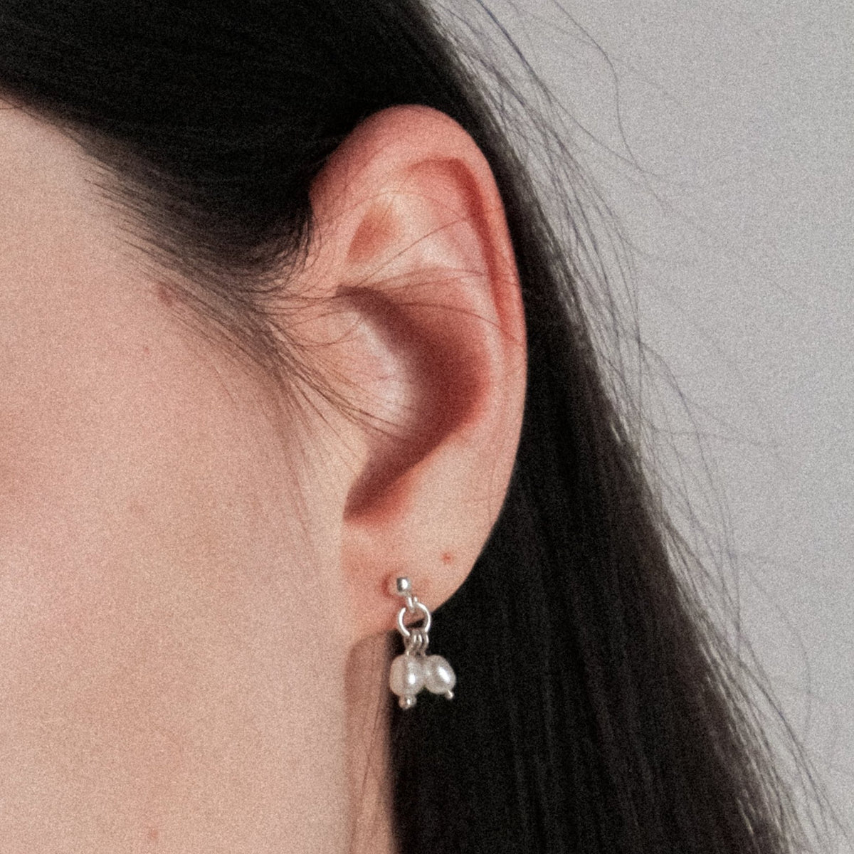 Lupine mini silver earrings featuring natural pearls